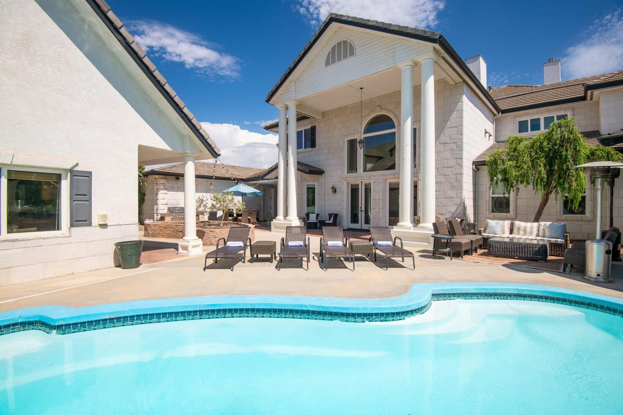 Grand Contento By Avantstay Extraordinary Estate W Pool Hot Tub Movie Room Temecula Esterno foto