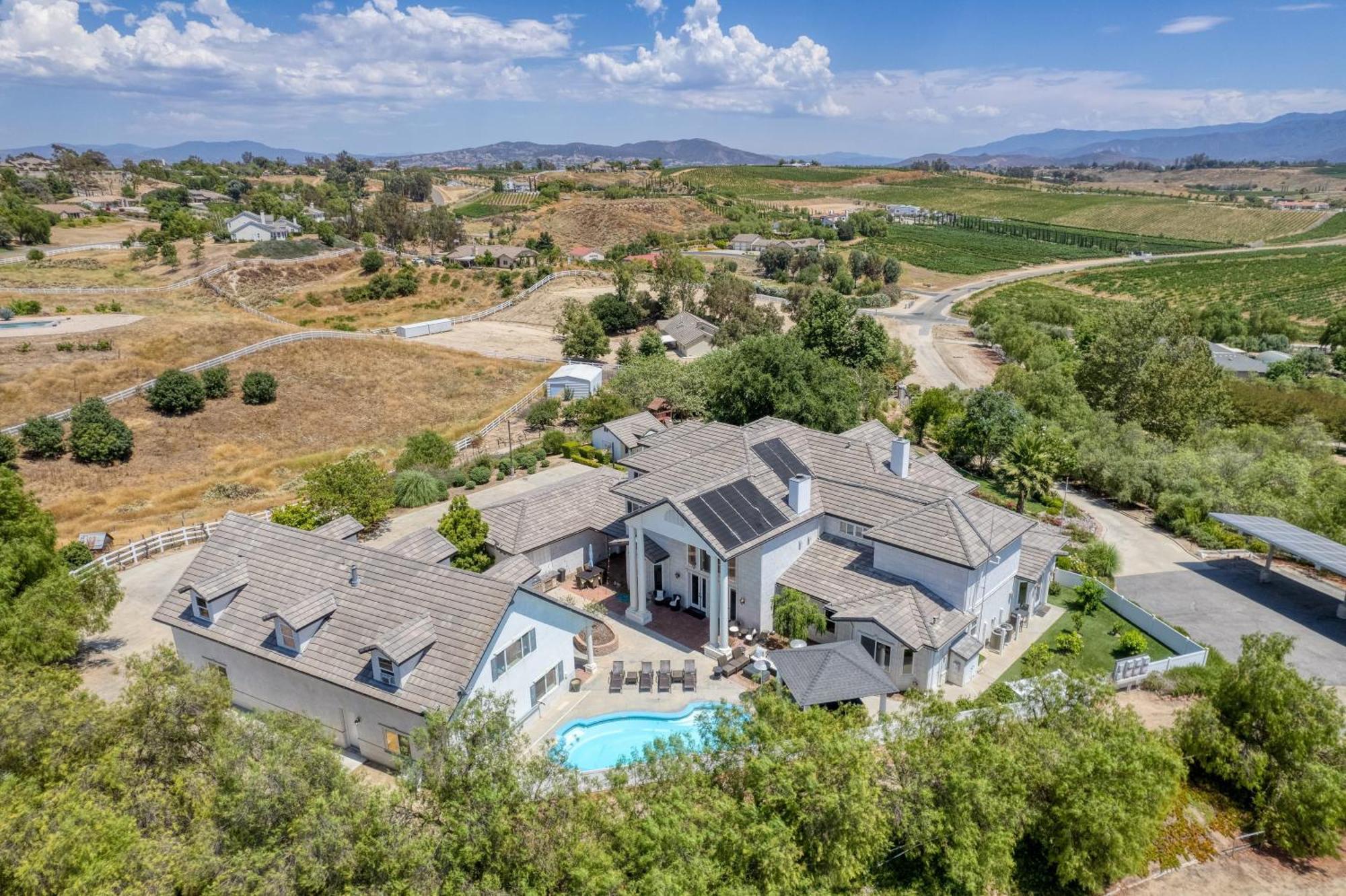 Grand Contento By Avantstay Extraordinary Estate W Pool Hot Tub Movie Room Temecula Esterno foto
